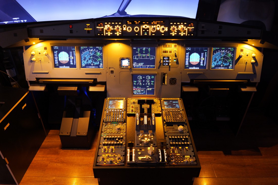 Rowsfire A220 1:1 Scale A320 Glareshield &amp; Main Instrument Panel Frame