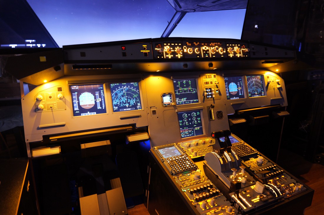 Rowsfire A220 1:1 Scale A320 Glareshield &amp; Main Instrument Panel Frame